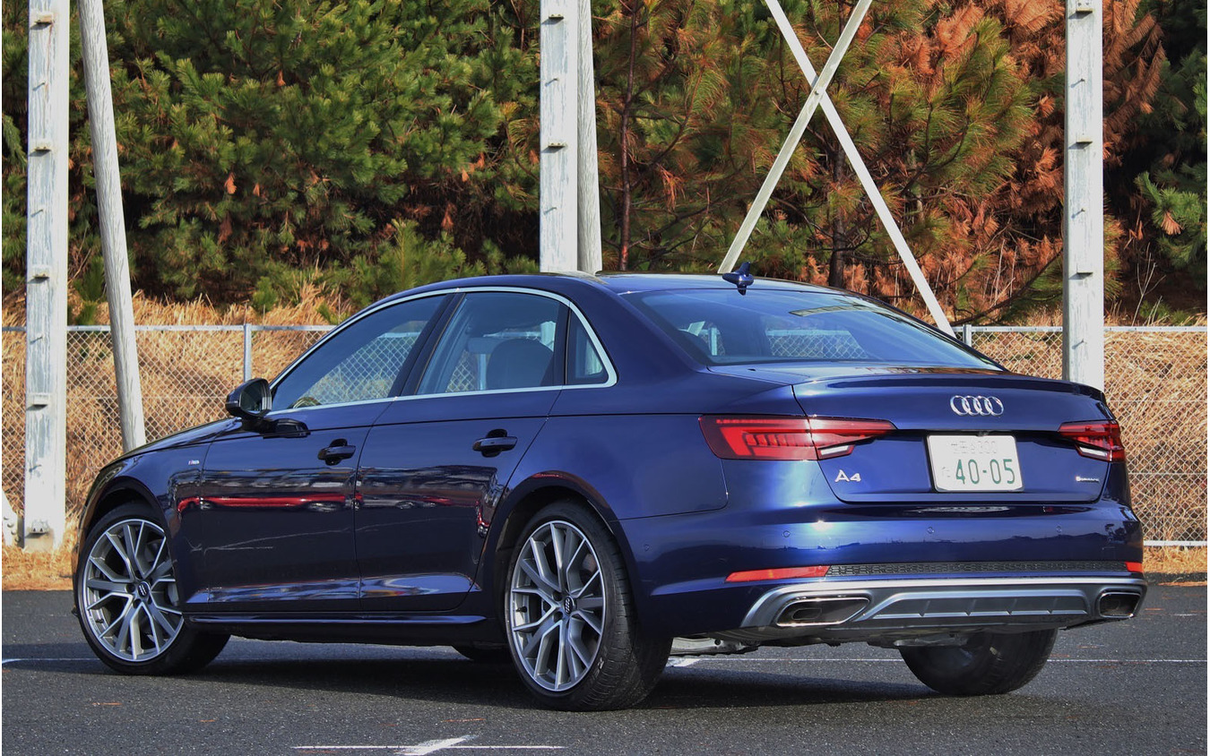 アウディ A4 45TFSI クワトロスポーツ