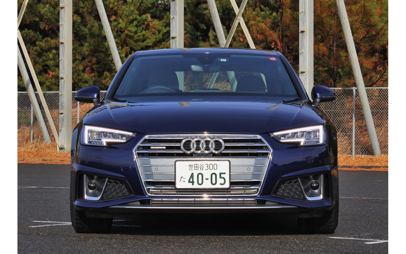 アウディ A4 45TFSI クワトロスポーツ
