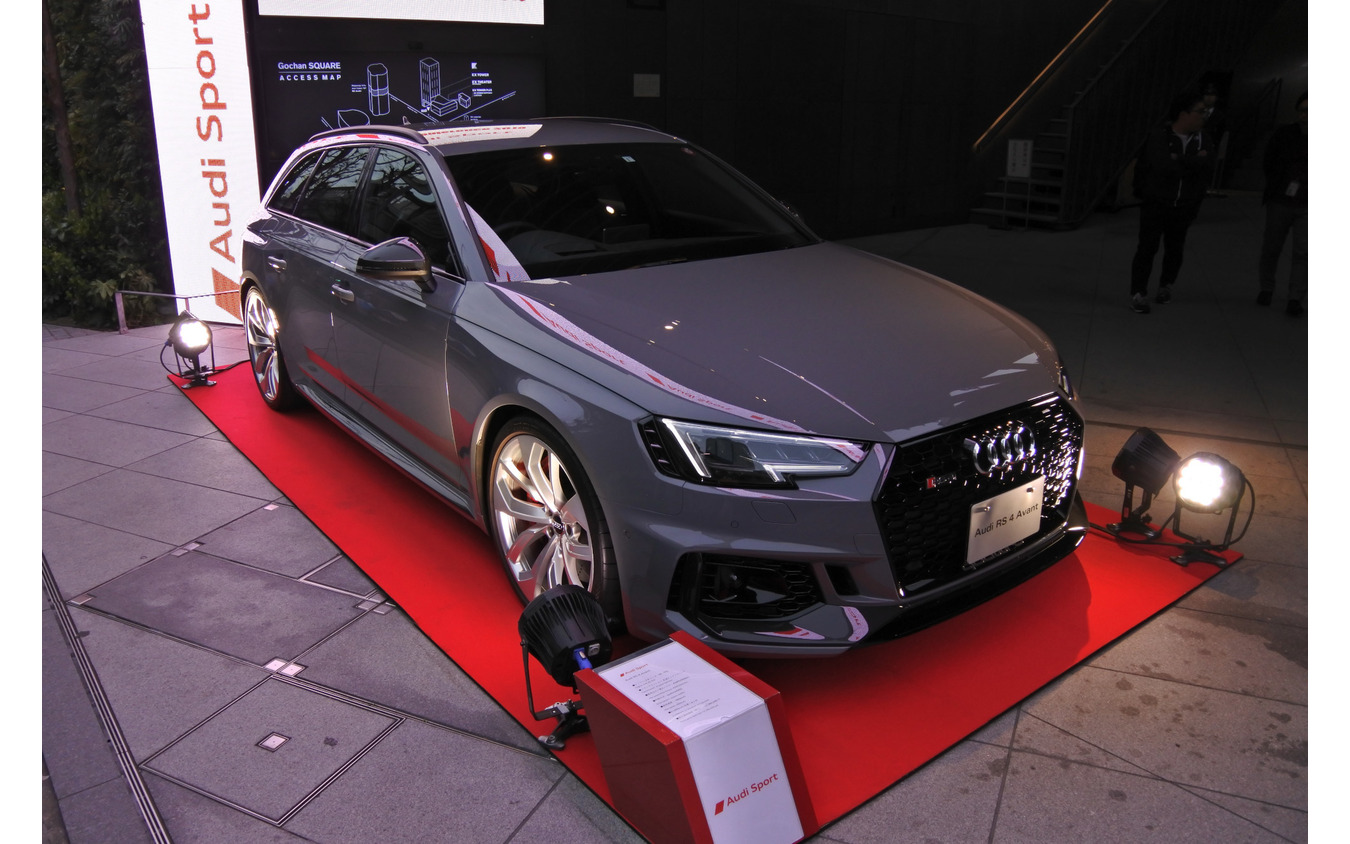 アウディ RS4アバント