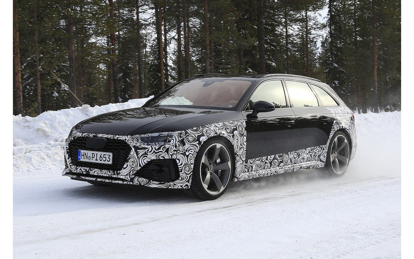 アウディ RS4アバント 改良新型(スクープ写真)