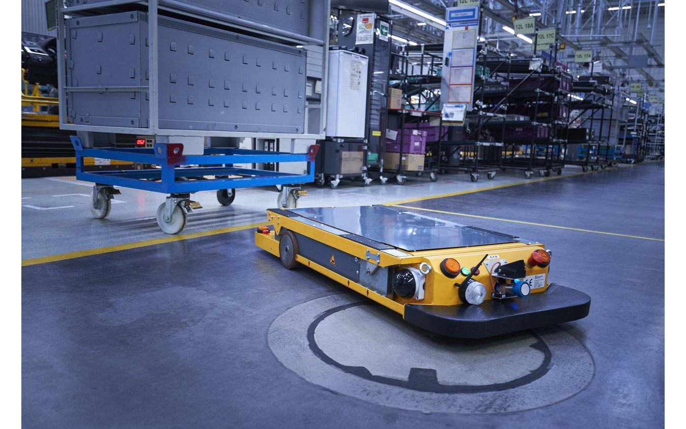 BMWグループのドイツ工場に導入されている自動運転輸送システム