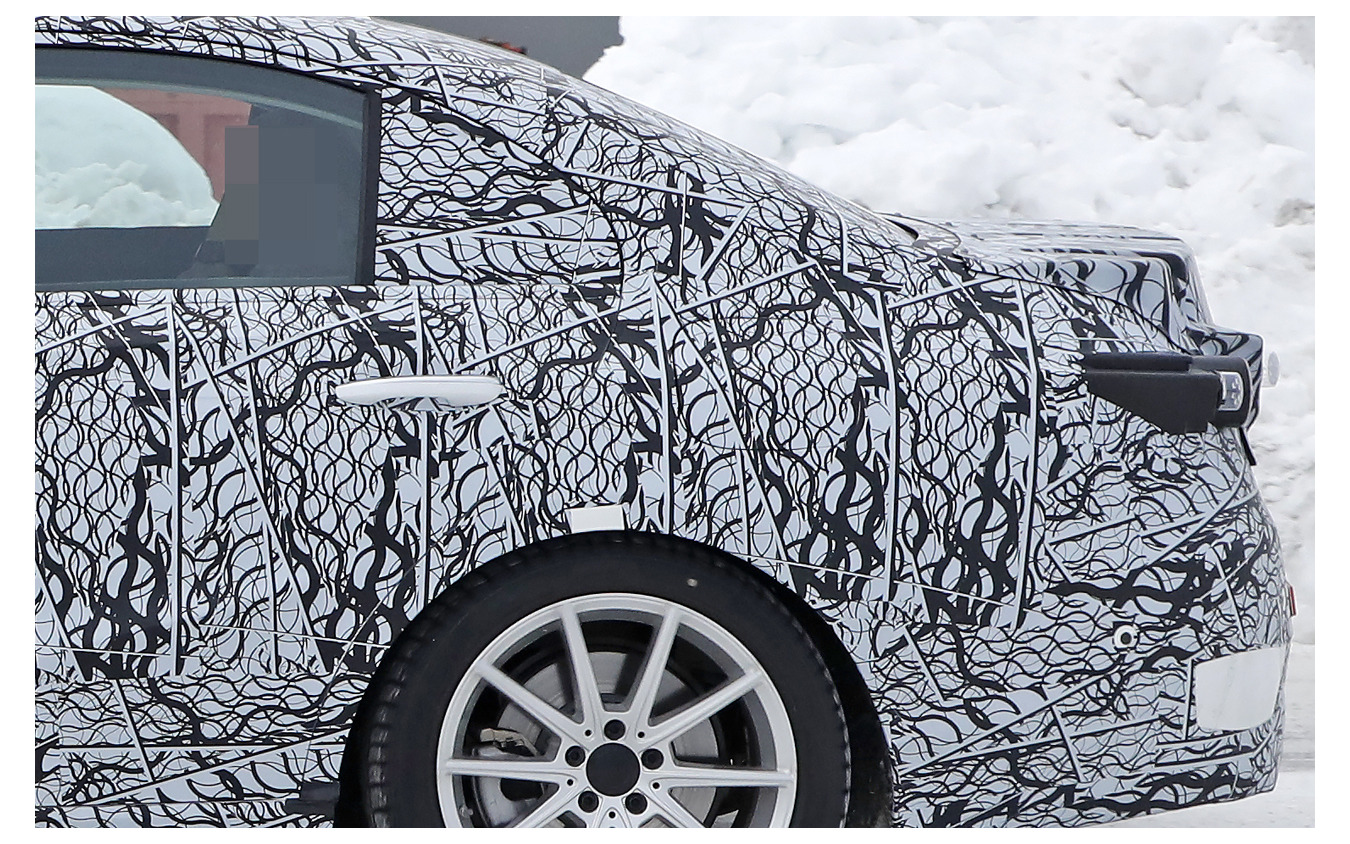 メルセデスベンツ Cクラス 次期型、PHEV 開発車両(スクープ写真)
