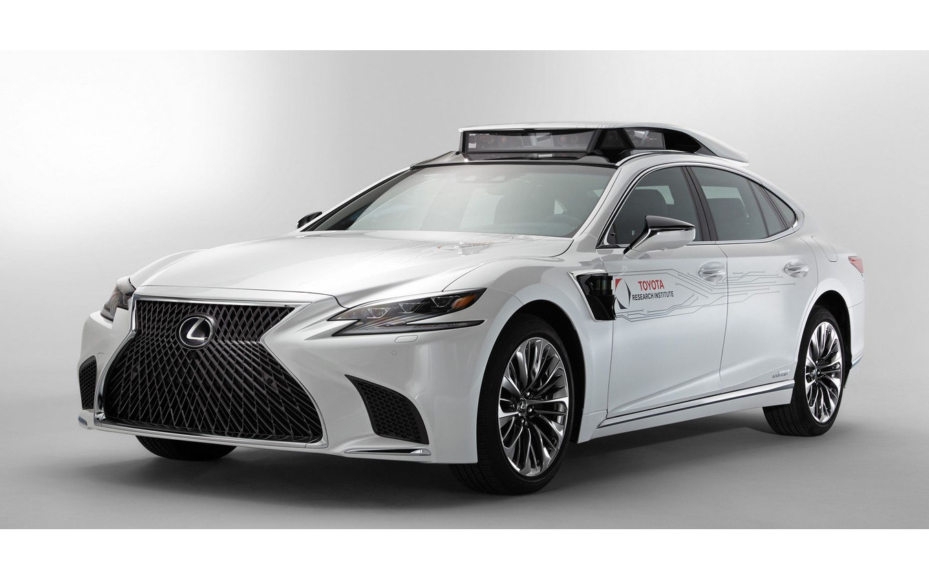 トヨタの新型自動運転実験車 TRI-P4。レクサスLSベース(参考画像)