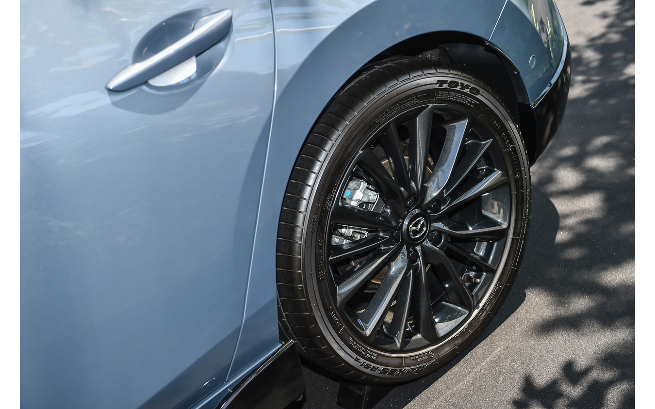 215/45R18 トーヨー PROXES（MAZDA3新車装着タイヤ）