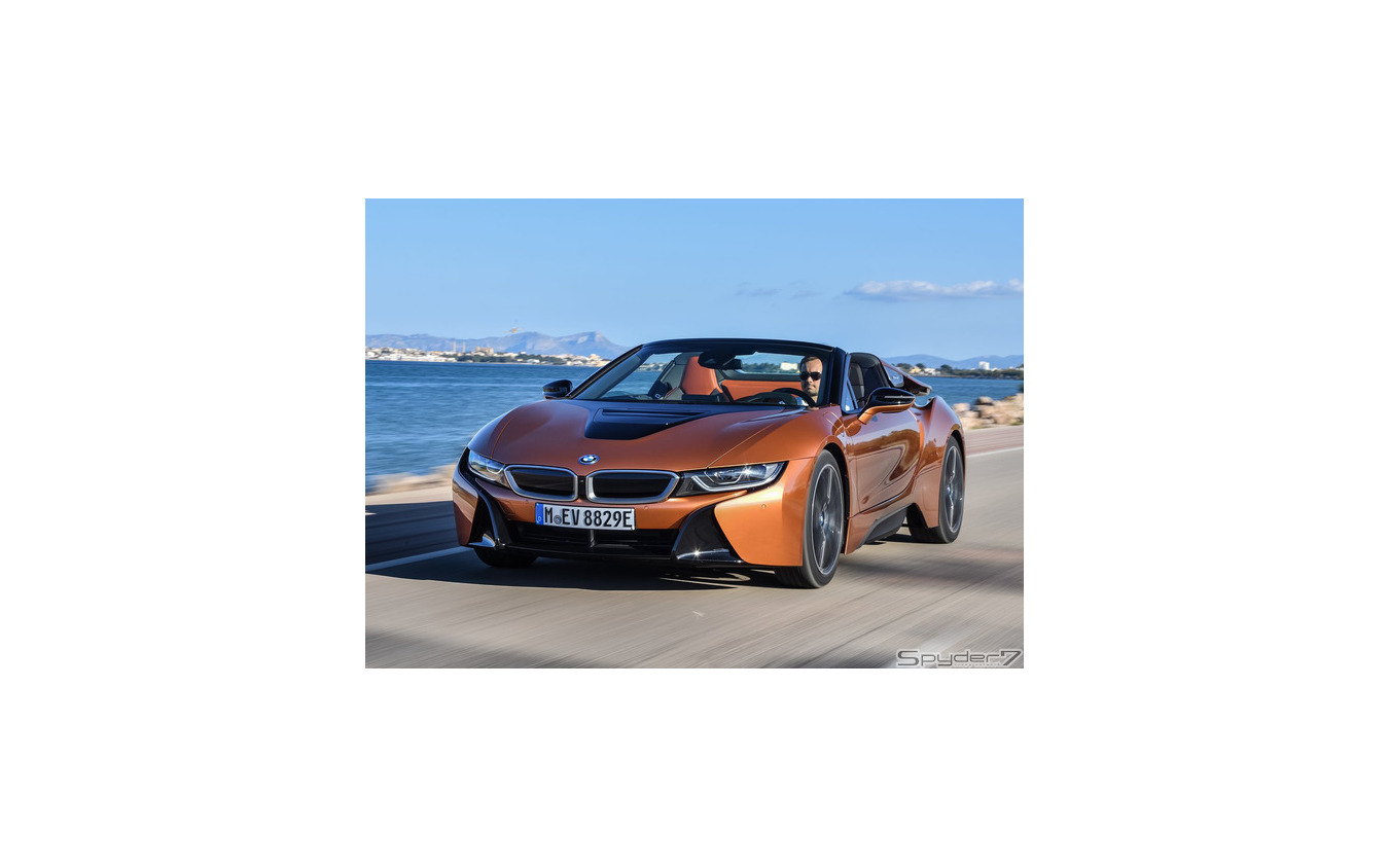 BMW i8 ロードスター（参考画像）