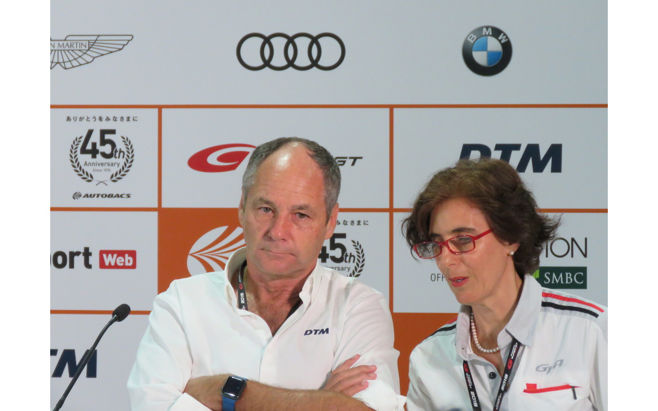 DTM側の代表、元F1ドライバーのG.ベルガー氏(右は通訳担当)。