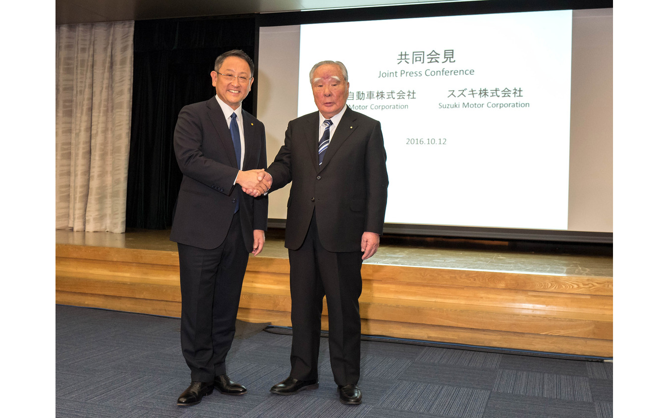 トヨタ自動車とスズキの共同会見(2016年10月、業務提携合意)