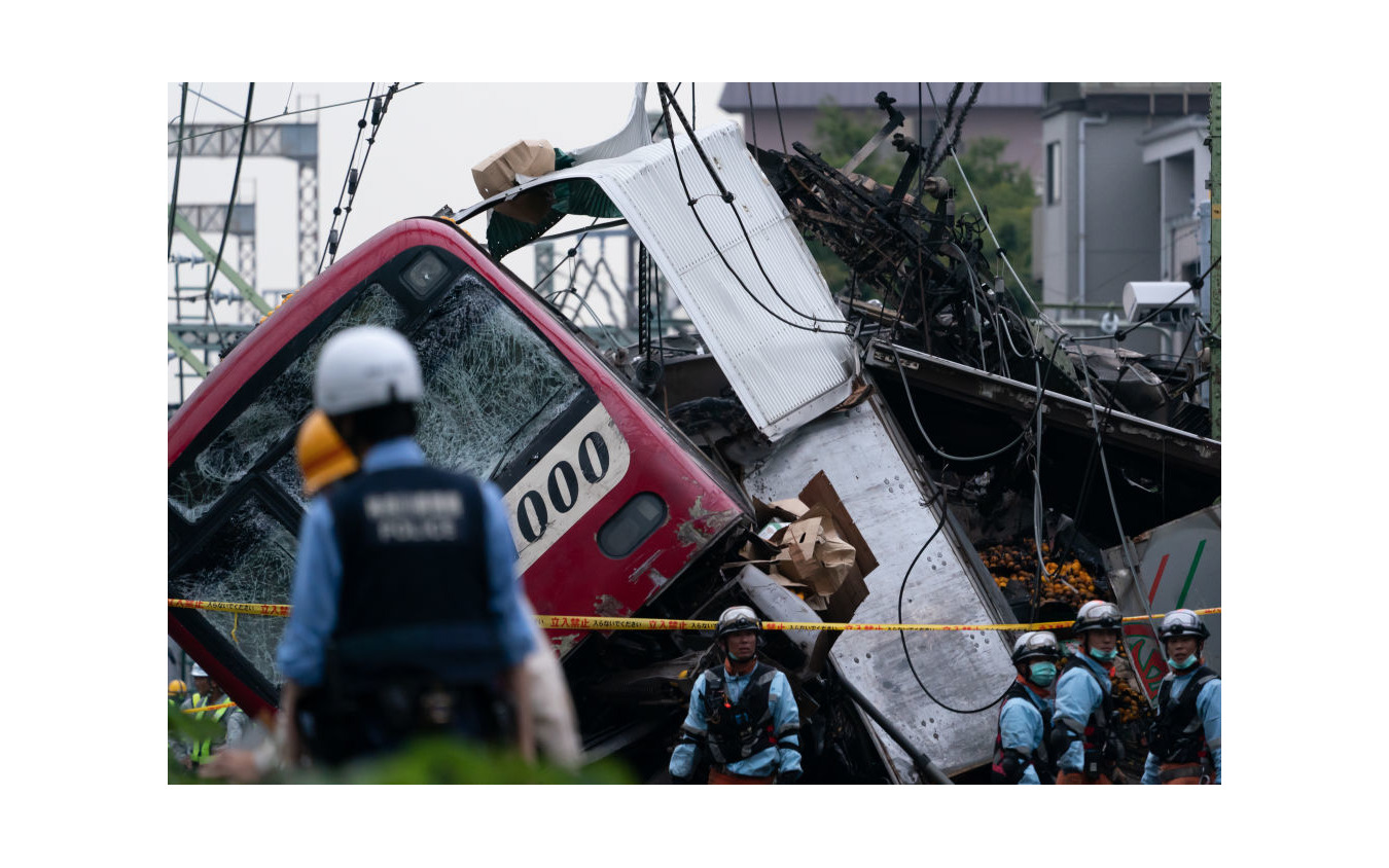 京急本線で快速特急とトラックが接触