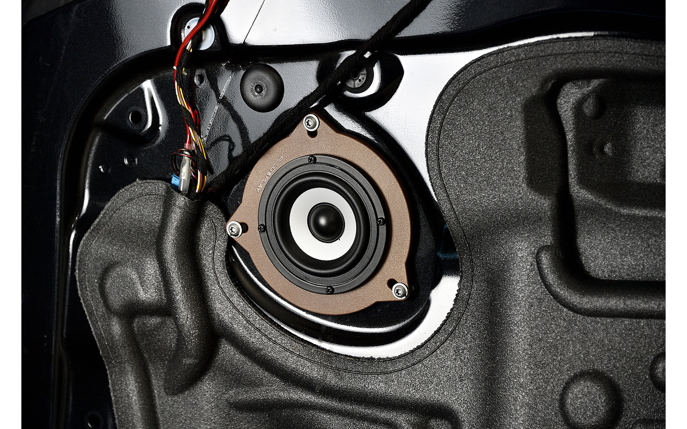 BMW用ハイエンドスピーカーがブラッシュアップ。アルミバッフルを採用してますます高音質に。