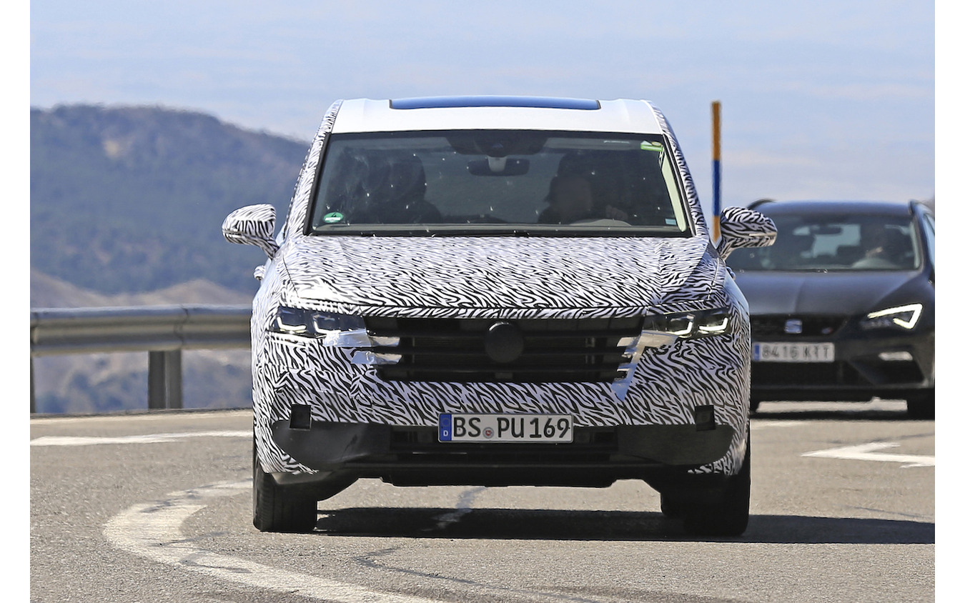 VWの新型高級ミニバン「ヴィロラン」開発車両(スクープ写真)
