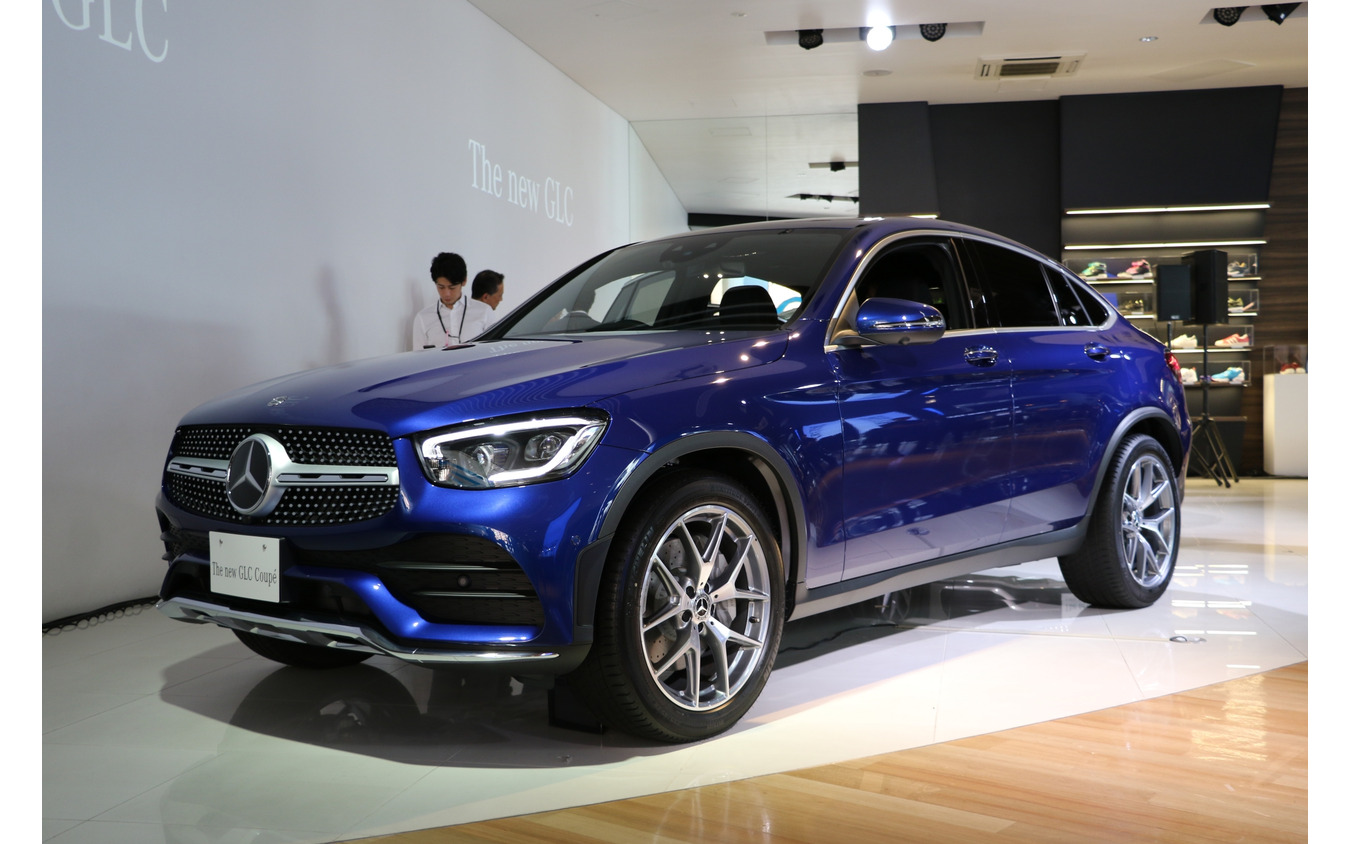 メルセデスベンツ GLCクーペ 改良新型(GLC 300 4MATIC Coupe ブリリアントブルー)