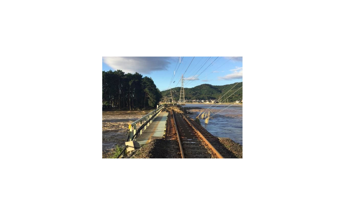 永野川橋梁の橋台背面が流出した両毛線大平下～栃木間。