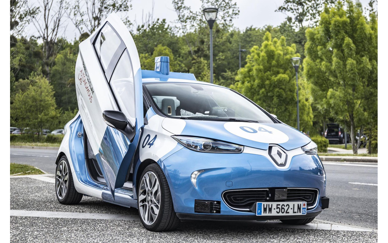 ルノー・ゾエ がベースの自動運転EV