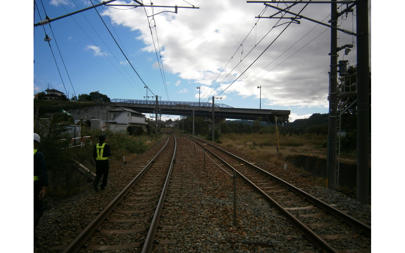 しなの鉄道線大屋～田中間でオーパークロスする海野バイパスの橋梁流出現場。