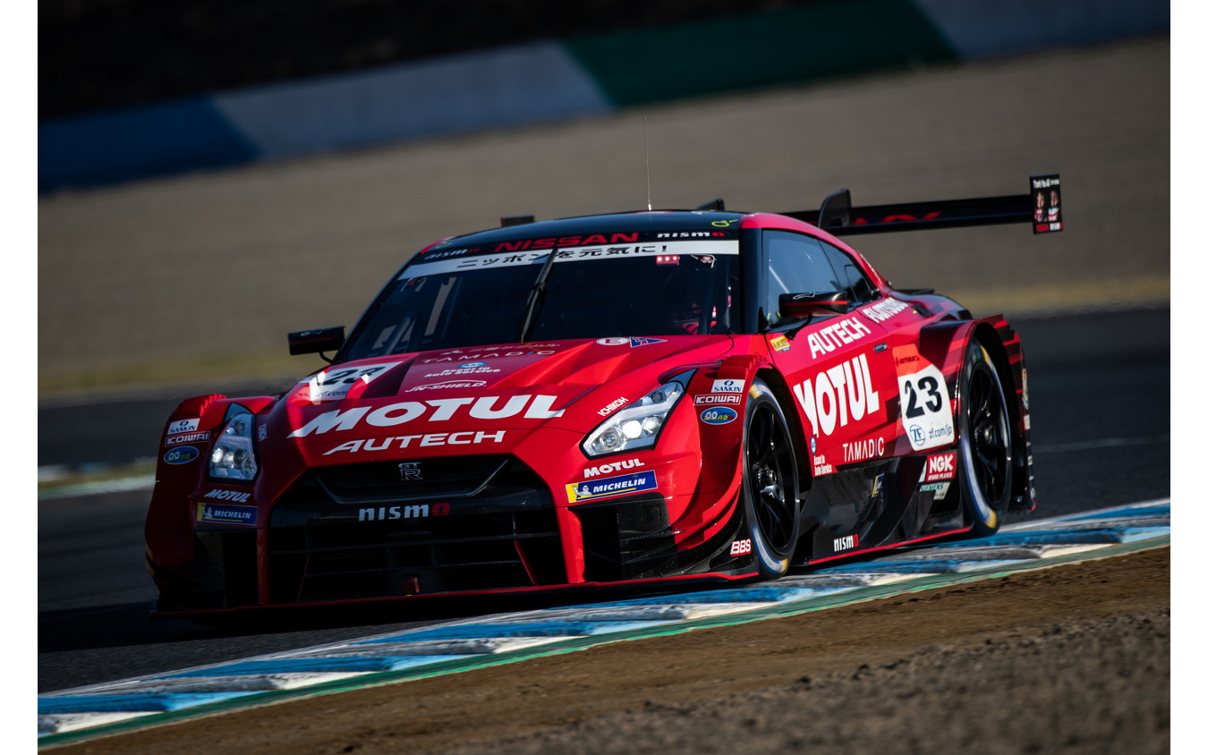 GT500クラス予選3位の#23 GT-R(タイトル戦線からは脱落)。