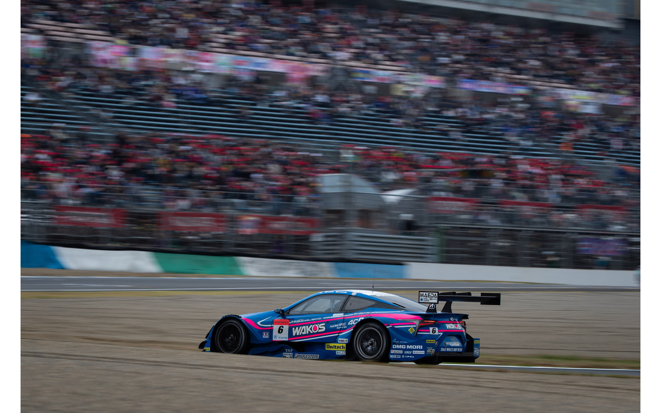 ドライバーズチャンピオンを獲得する#6 LC500(決勝2位)。