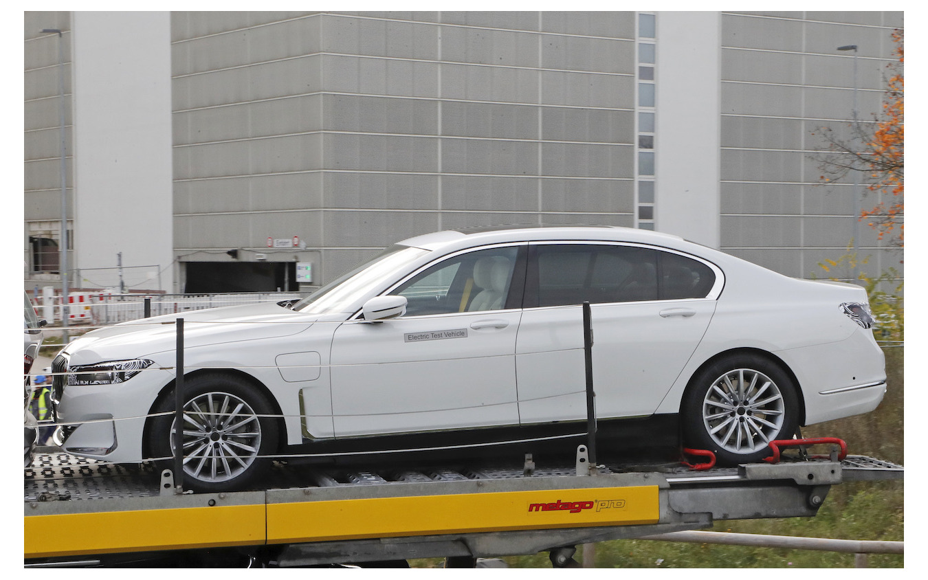 BMW 7シリーズEV(i7)開発車両スクープ写真