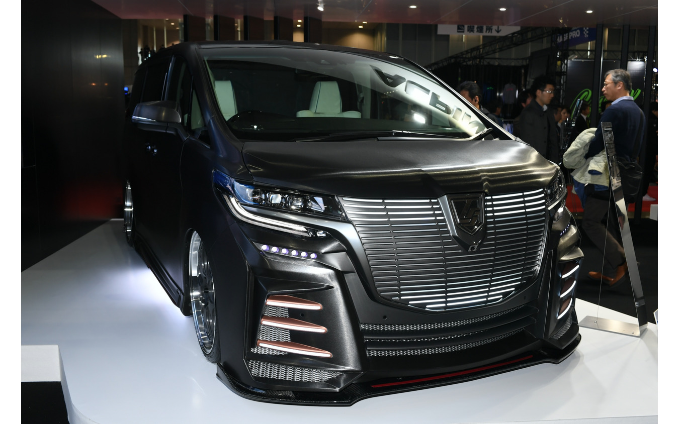 アルパインスタイル・プレミアムリムジン・ブラッシュドブラック・コンセプト(東京オートサロン2020)