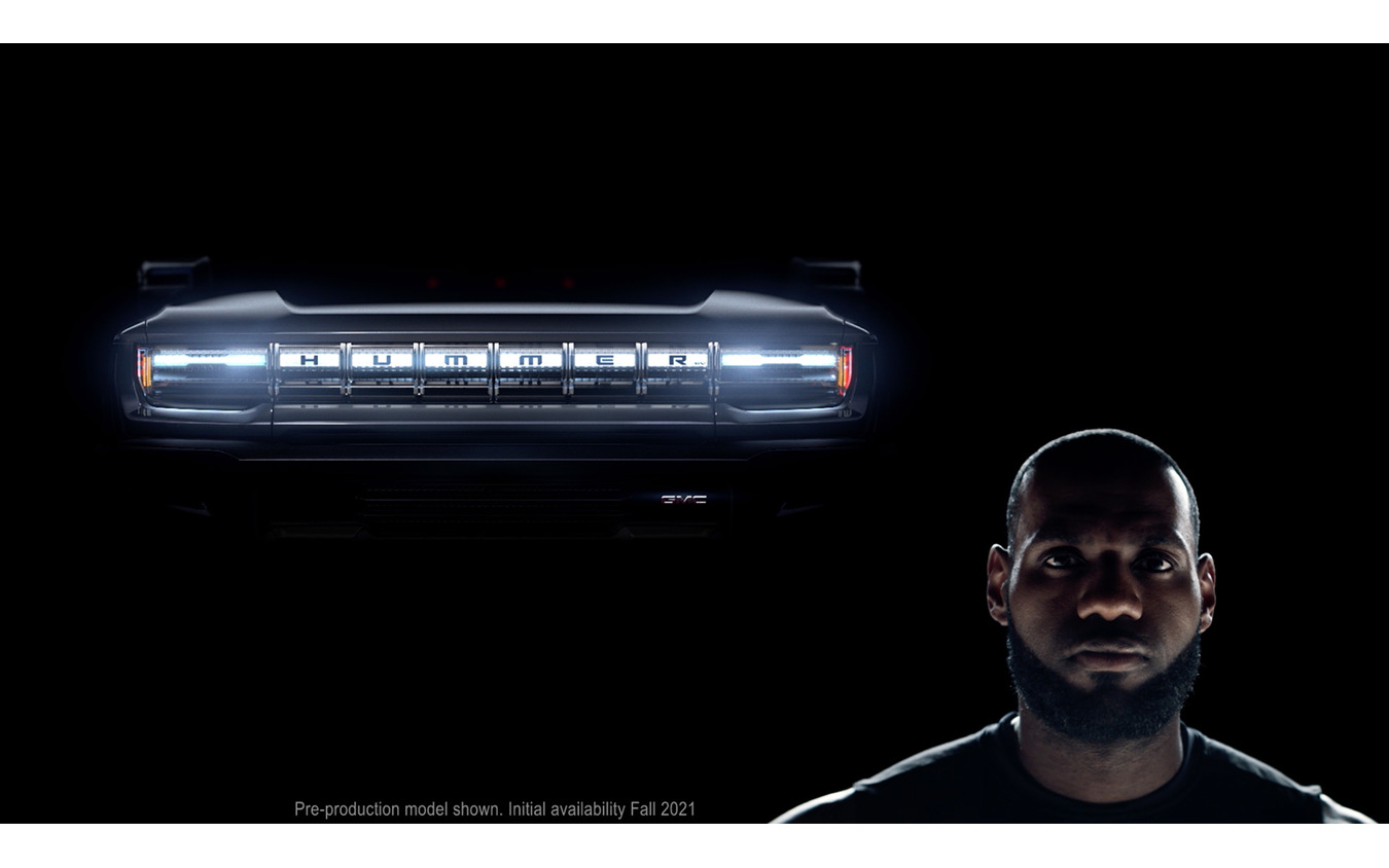 GMC ハマー EVのティザーイメージ。NBA(米プロバスケットボール)のロサンゼルス・レイカーズに所属するレブロン・ジェームズ選手を起用