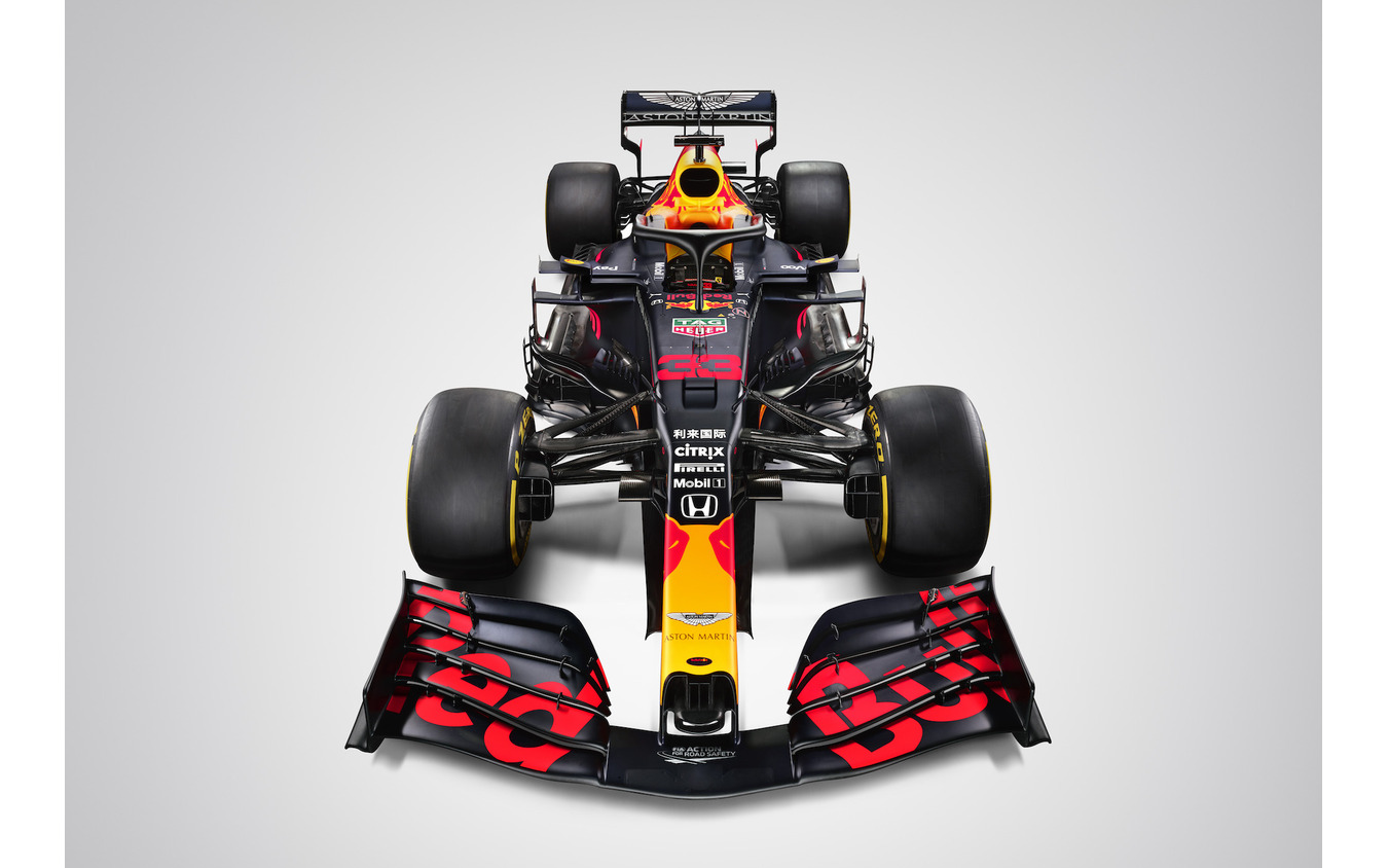 2020年型のレッドブル・ホンダ「RB16」が“発進”。