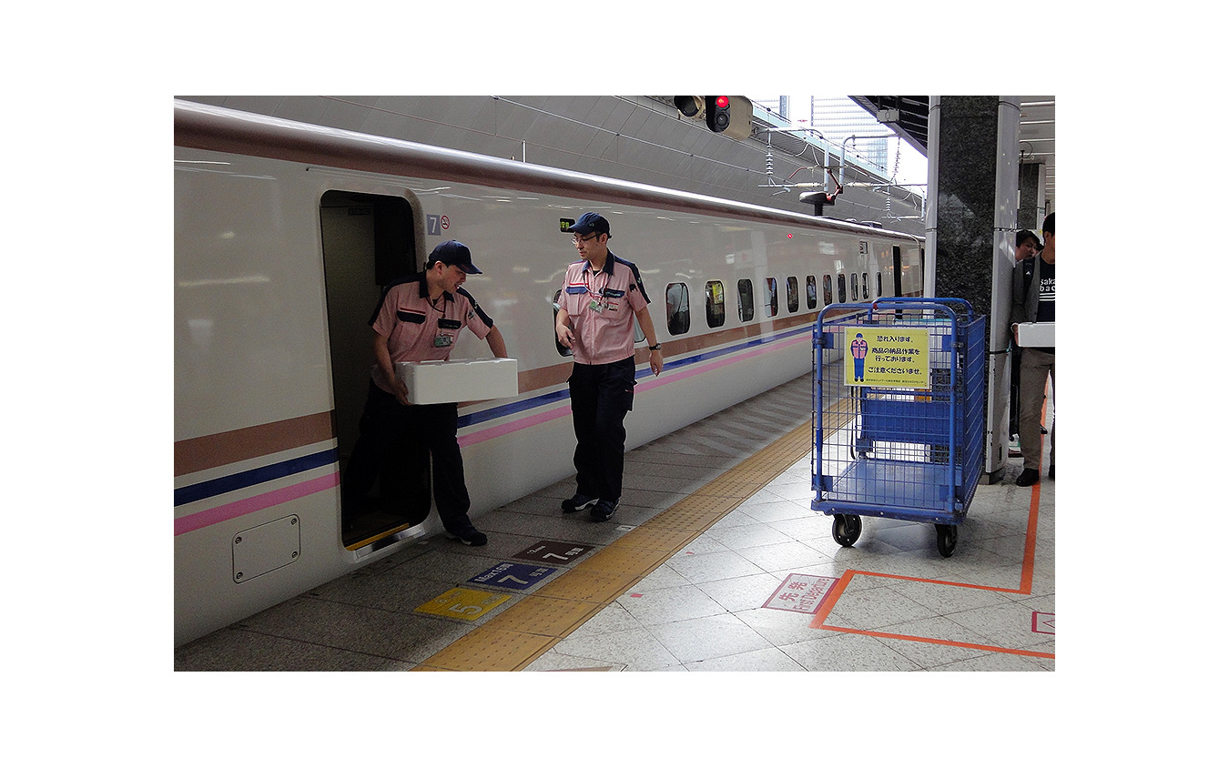 上越新幹線で行なわれていた鮮魚輸送実証実験の様子。