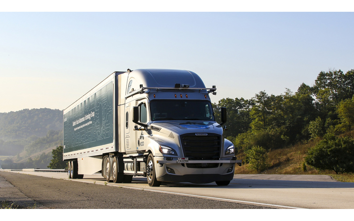 ダイムラー（北米ではフレイトライナーブランドで展開）の自動運転トラックの公道テスト