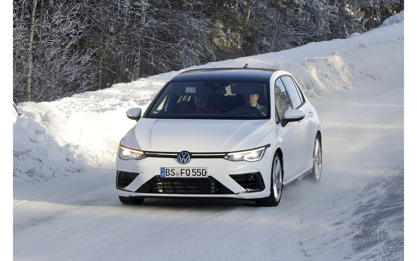 VW ゴルフ R 新型プロトタイプ(スクープ写真)