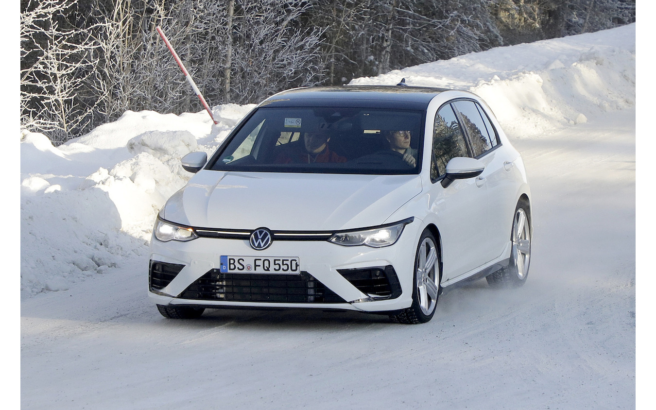 VW ゴルフ R 新型プロトタイプ(スクープ写真)