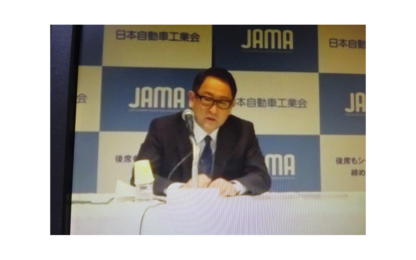 ネット中継による会見を行う豊田章男自工会会長(2020年3月19日)
