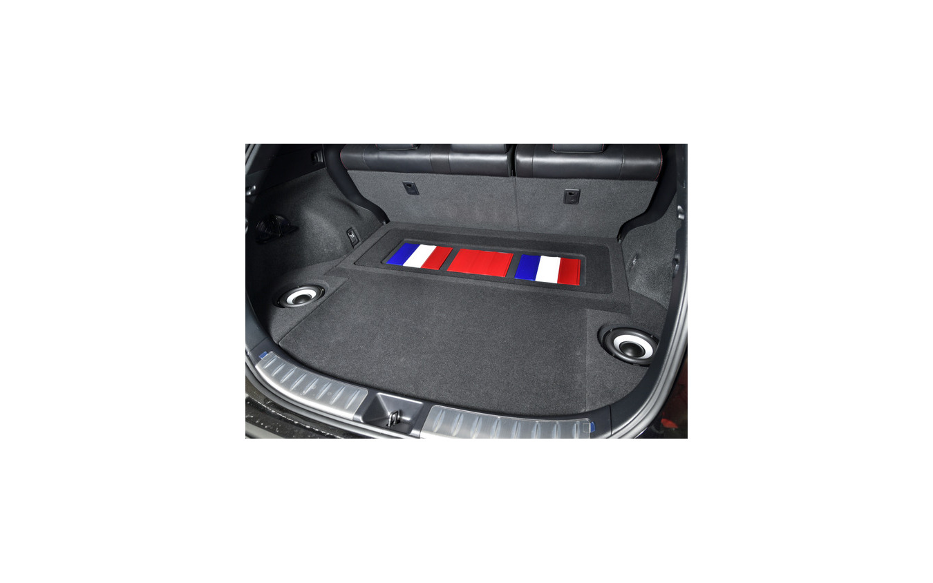 ラゲッジにSTATE A6R kishi modelとP-100 Tricolore(トリコロール)が搭載される