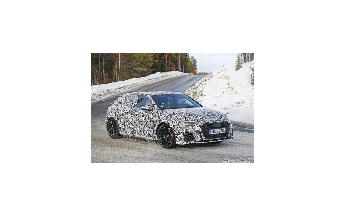 アウディ RS3 ハッチバック 次期型 スクープ写真