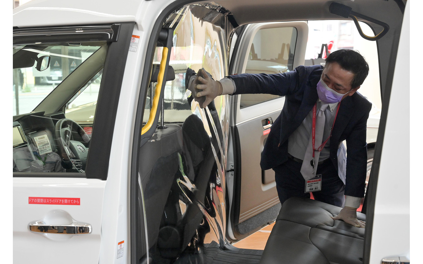 トヨタモビリティ東京は4月27日、東京都江戸川区に新型コロナウィルス感染者移送用の車両2台を提供。