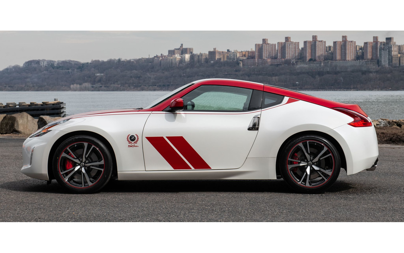 現行日産 370Z(フェアレディZ)