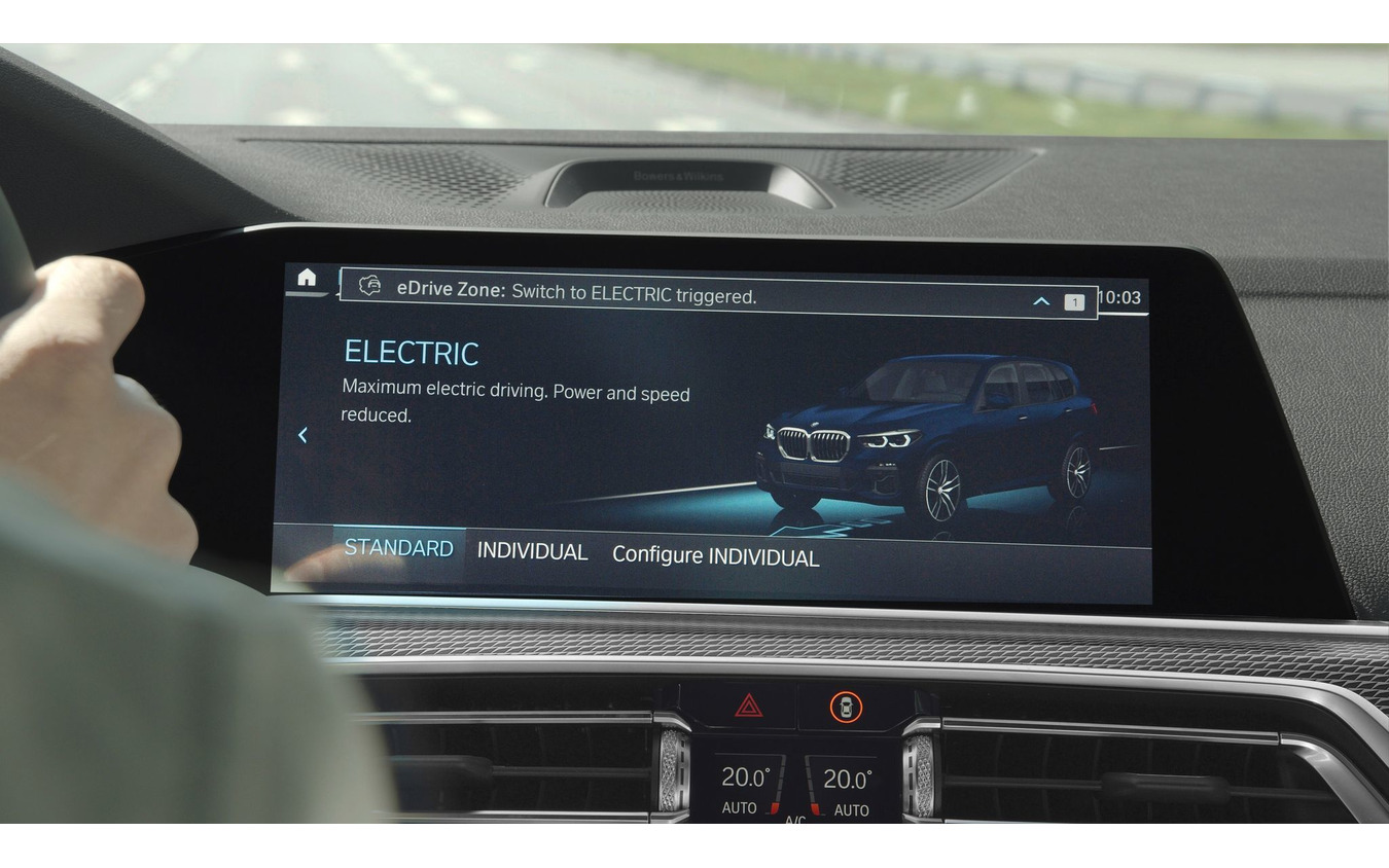 BMWのPHVが都市部の電動車専用ゾーンを認識して自動的にEVモードに切り替わる「BMW eDriveゾーン」機能