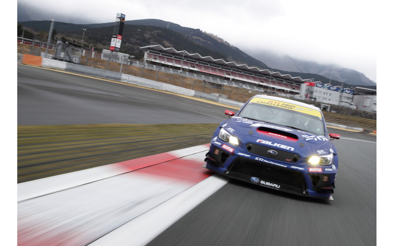 今年2月、ニュルブルクリンク24時間レース参戦に向けてSTI陣営が実施した「シェイクダウン」の模様(場所は富士スピードウェイ)。