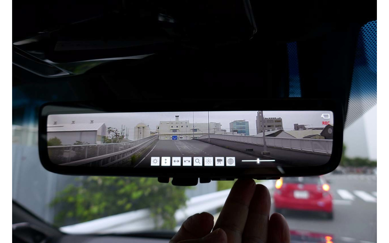 トヨタ ハリアー 新型 話題の 録画機能付きデジタルインナーミラー を体験 レスポンス Response Jp トヨタ ハリアー 新型 話題の 録画機能付きデジタルインナーミラー を体験 レスポンス Response Jp