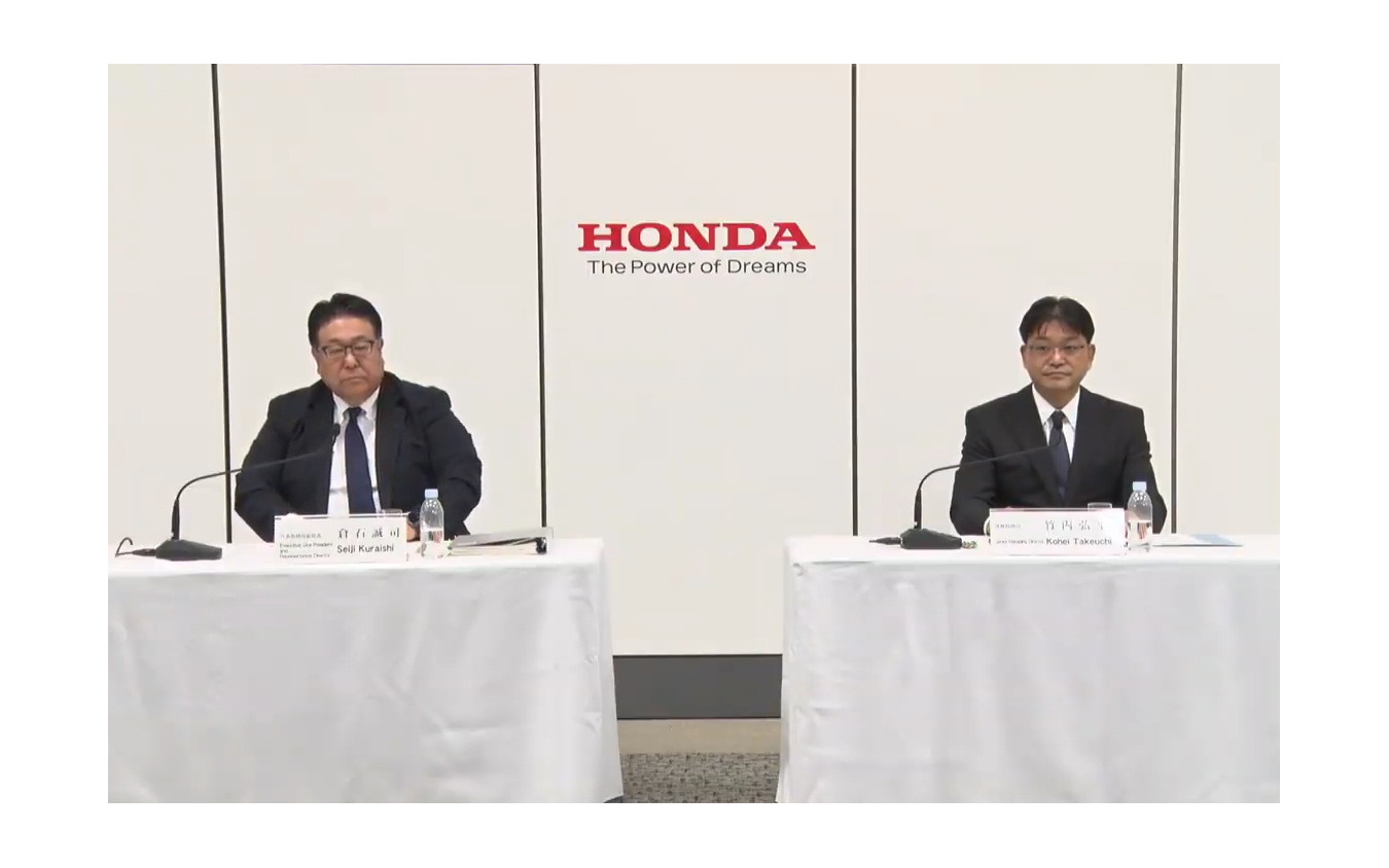 ホンダのオンライン決算会見の様子。左が倉石誠司副社長