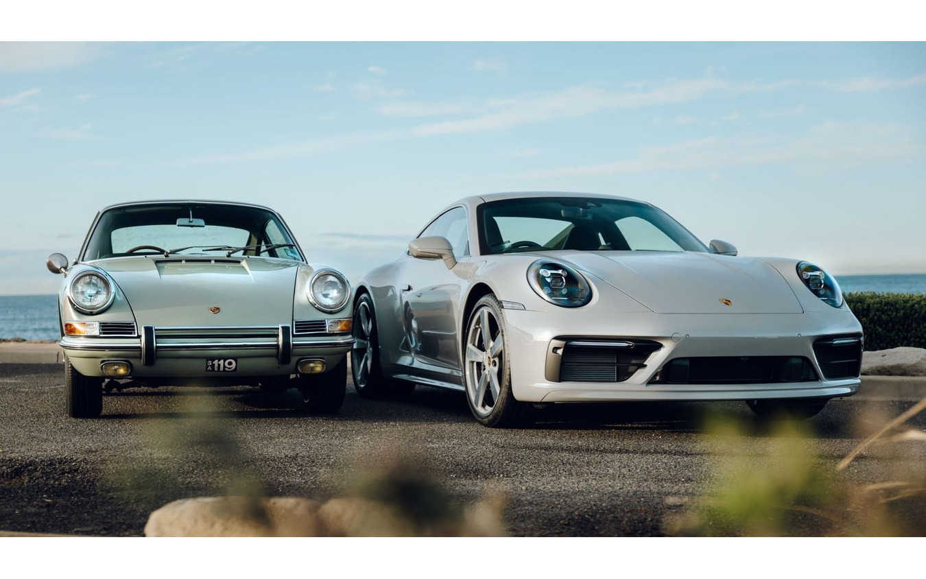 オーストラリアで最初のポルシェ 911 初代(1965年型)とポルシェ 911 現行のカスタマイズモデル
