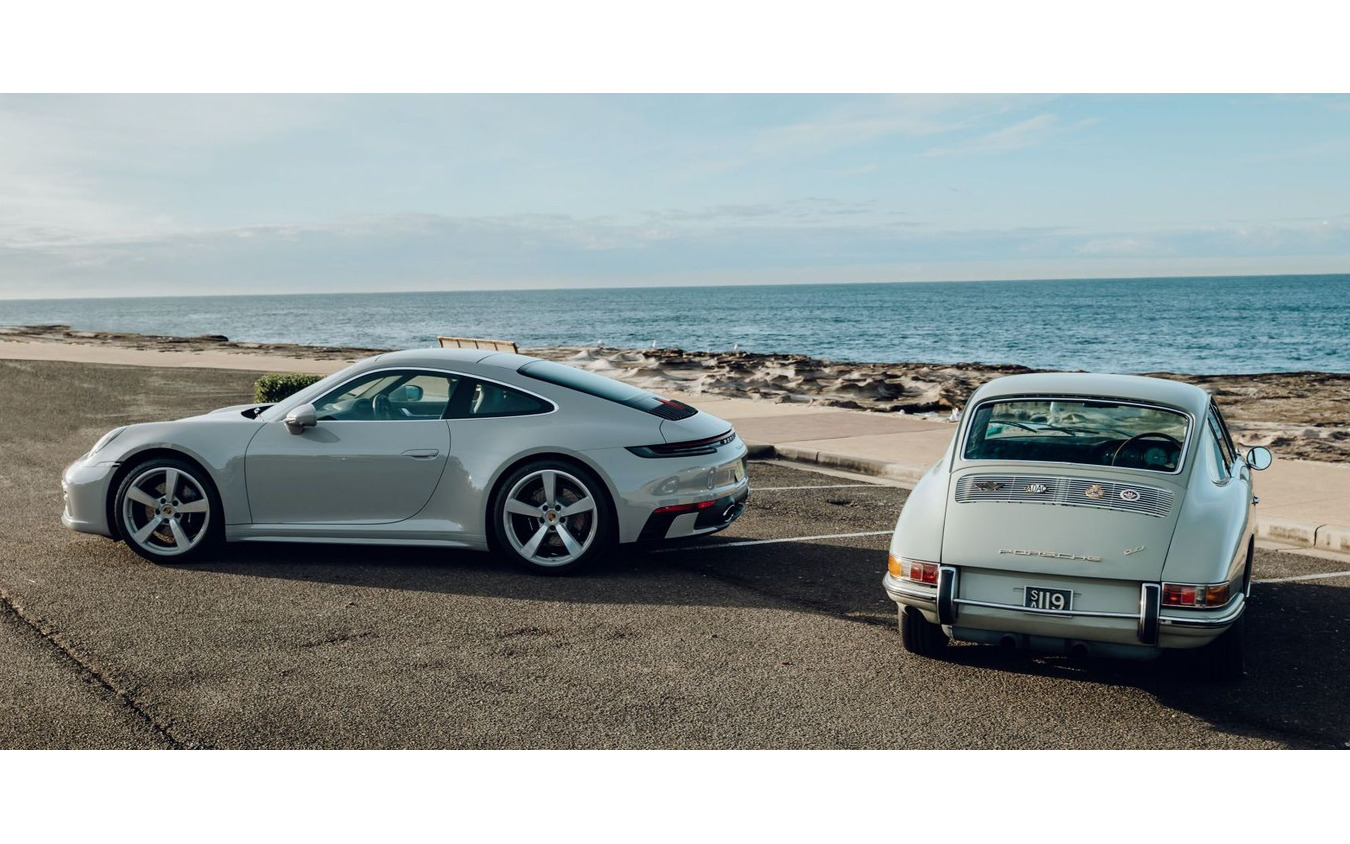 ポルシェ 911 現行のカスタマイズモデルとオーストラリアで最初のポルシェ 911 初代(1965年型)