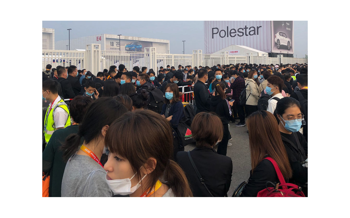 北京モーターショー2020、2日目の開場を待つ人々(9月27ナチ)