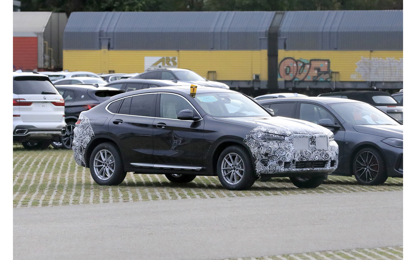 BMW X4 M40i 改良新型プロトタイプ(スクープ写真)
