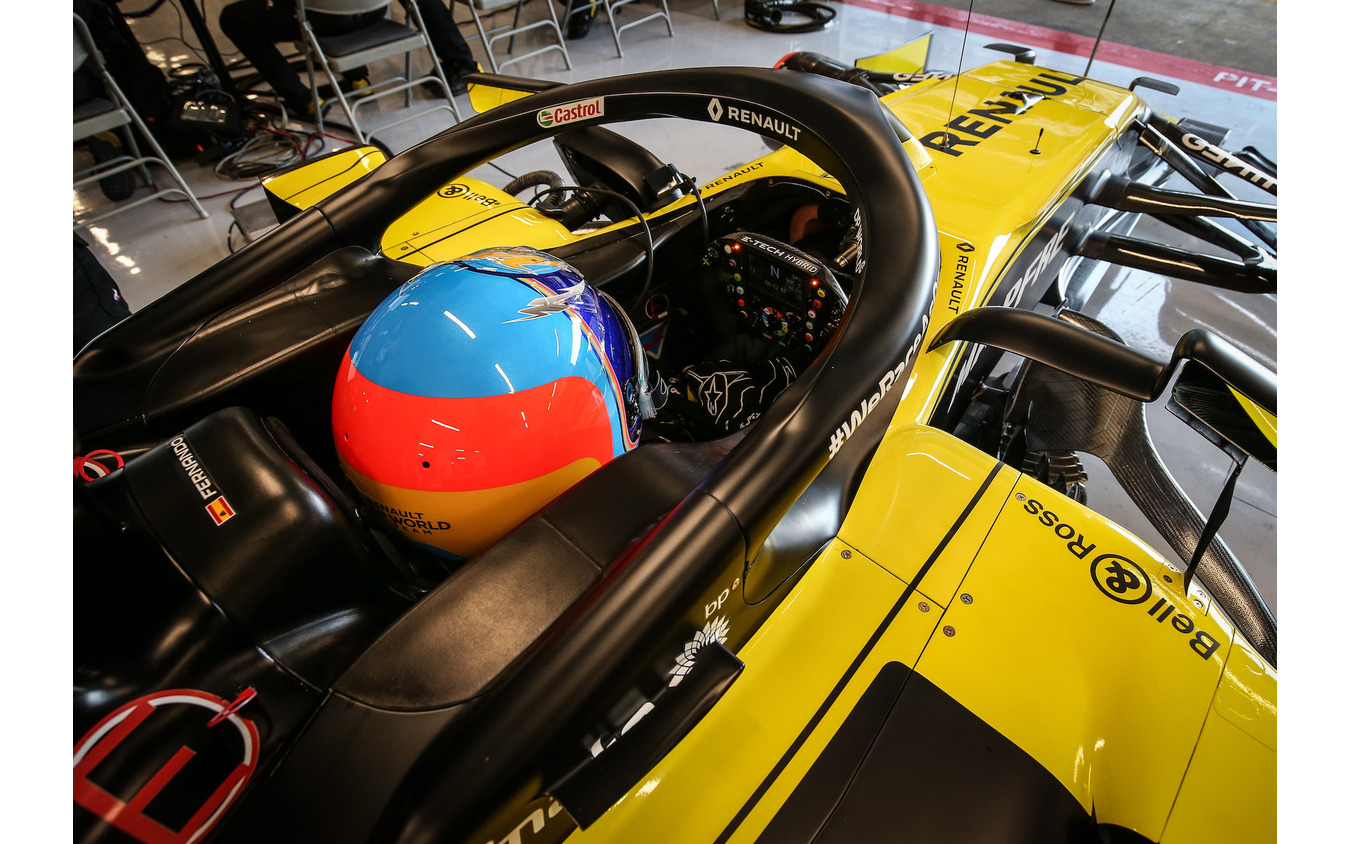 #14 フェルナンド・アロンソがルノーの今季型F1マシンで走行。