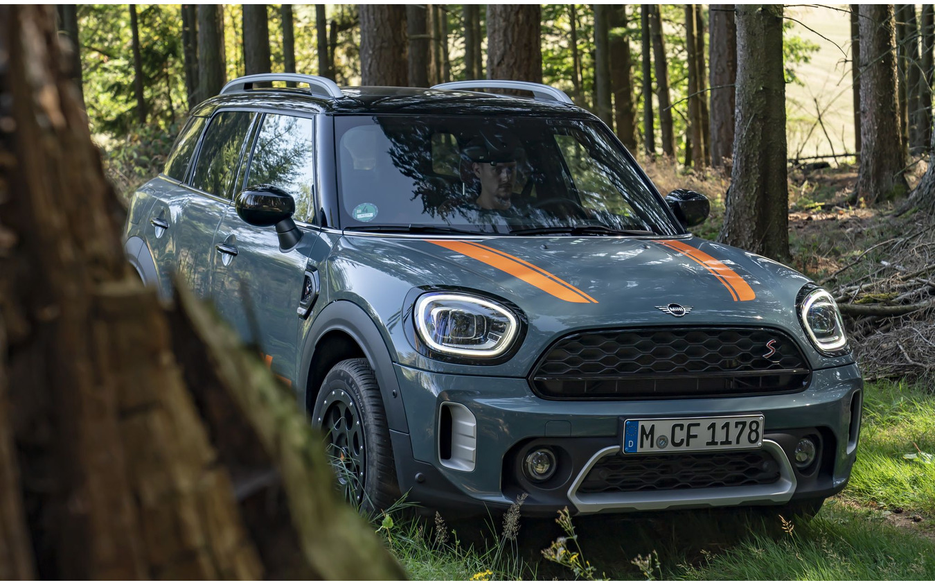 MINI カントリーマン(MINI クロスオーバー )の「Powered by X-raid」パッケージ