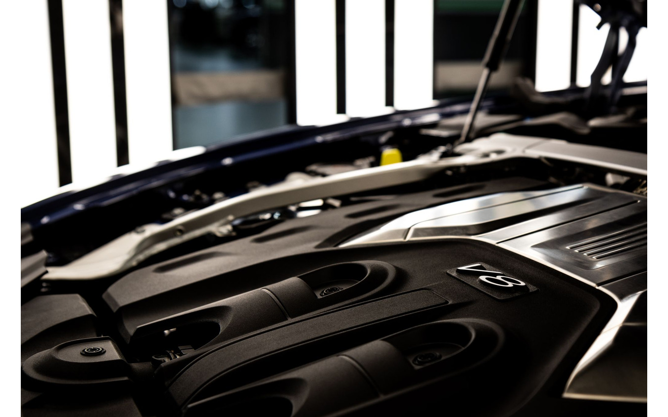ベントレー・フライングスパー V8 新型