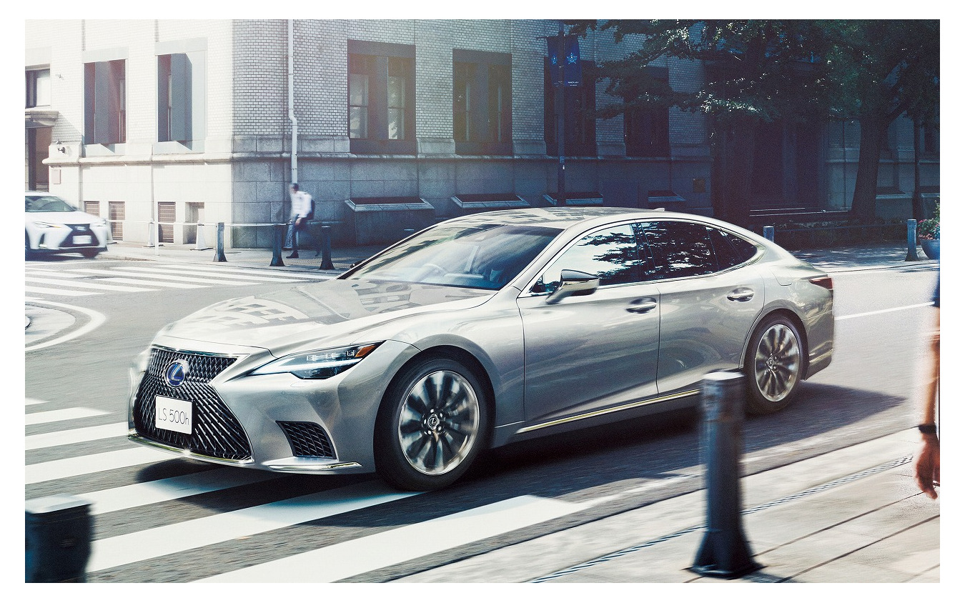 レクサス LS500h エグゼクティブ(銀影ラスター)