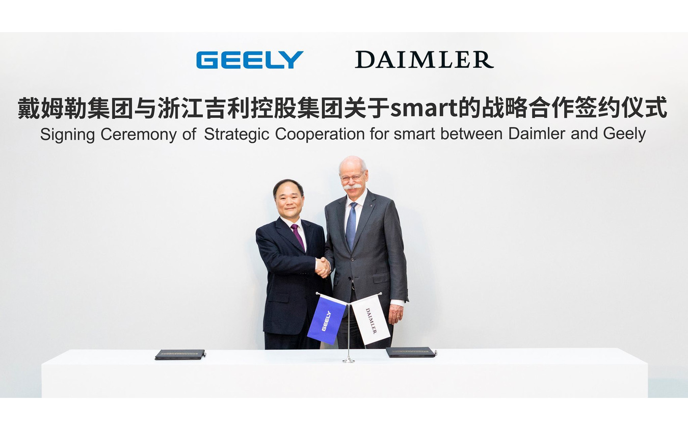 次期スマートEVを共同開発する合弁会社設立を発表する浙江吉利控股集団とダイムラーの両首脳（2019年3月）