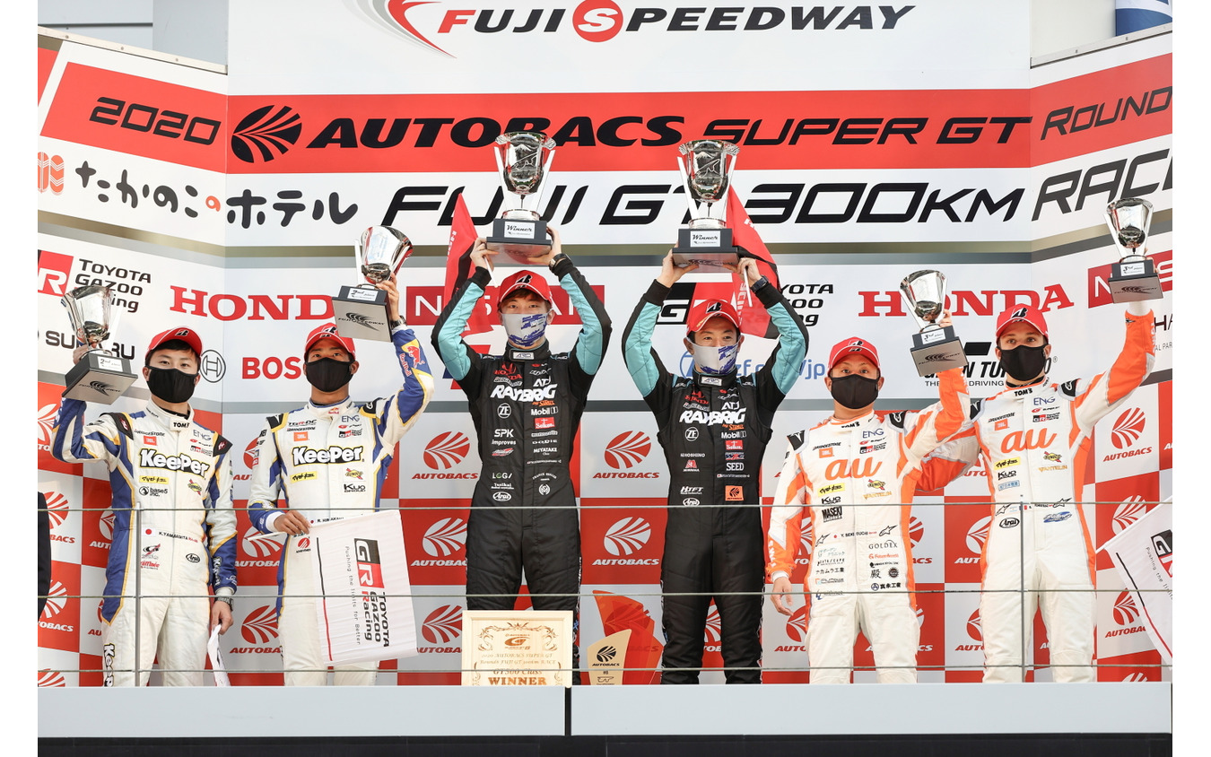 Super Gt 最終戦 Raybrig Nsx Gtが残り数百メートルで逆転優勝 チャンピオンを獲得 レスポンス Response Jp