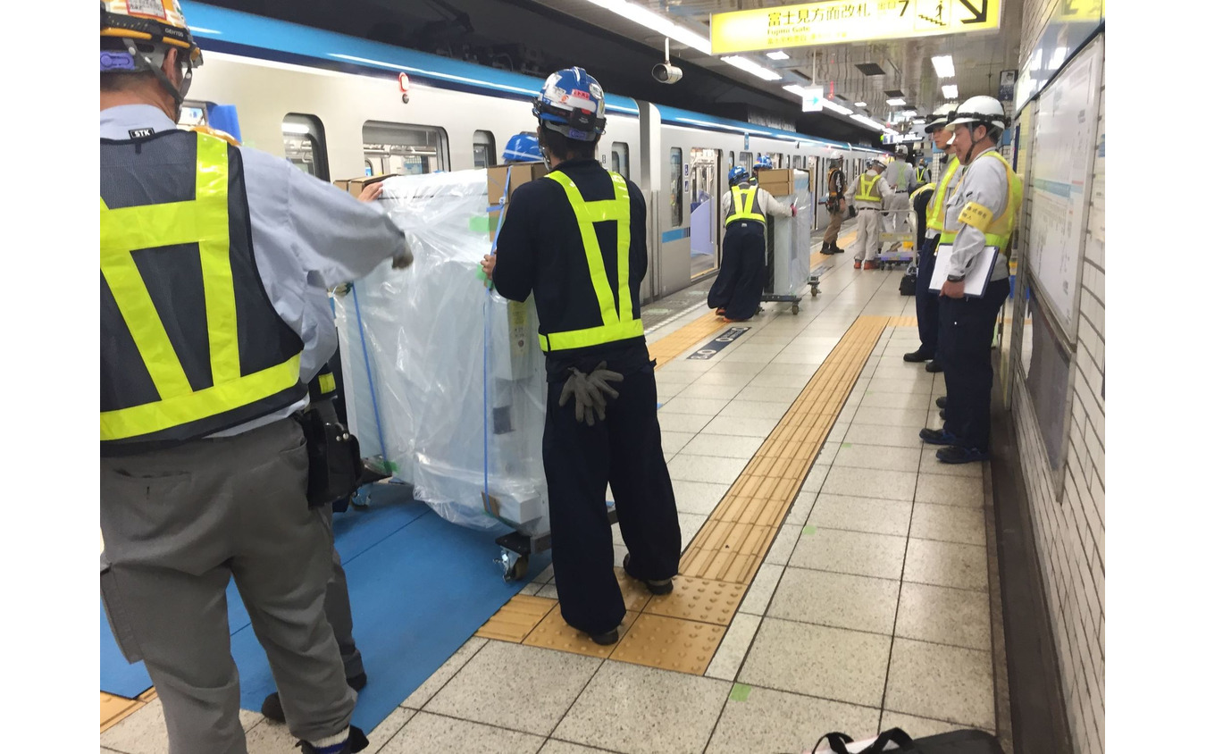 東京メトロ：ホームドア整備の様子