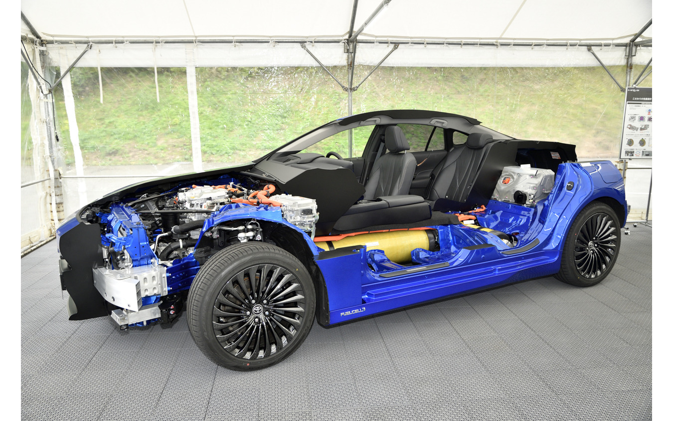 トヨタ MIRAI 新型(FCV)