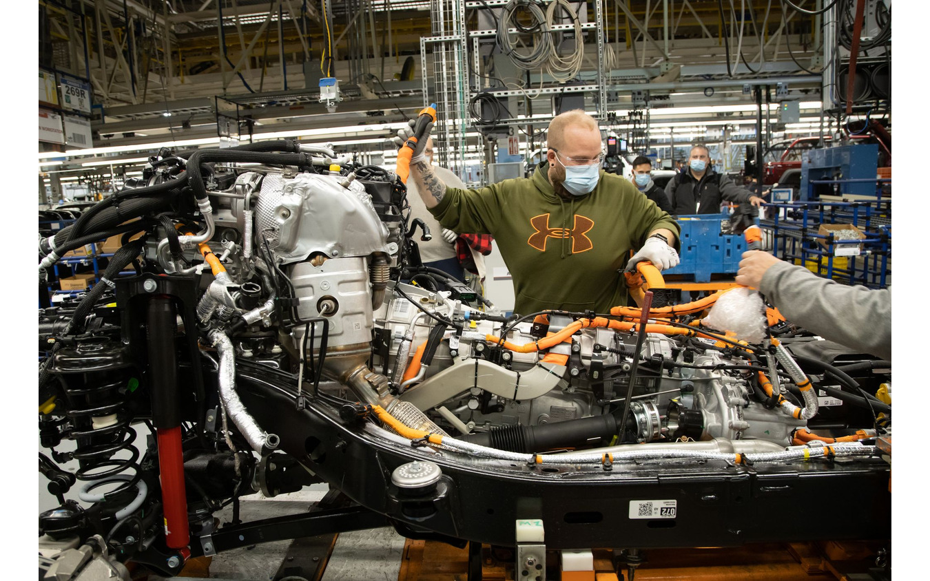 FCAの米国オハイオ州トレド工場で生産が開始されたジープ・ラングラー のPHV「4xe」
